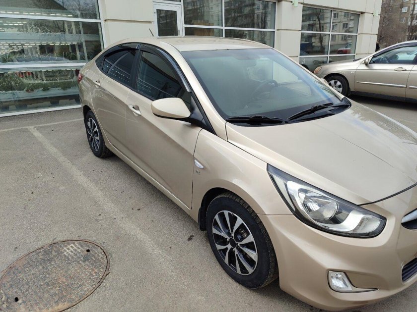 Hyundai solaris 2012 бежевая