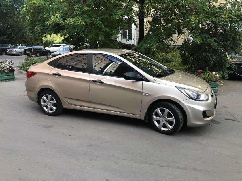 Hyundai Solaris 2012 седан бежевый