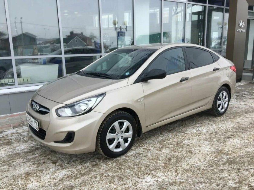 Hyundai Solaris бежевый 2011