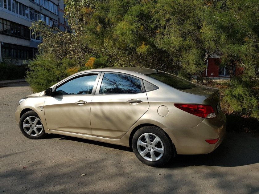 Хендай Солярис бежевый металлик