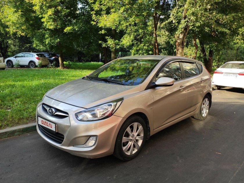 Hyundai Solaris 2012 бежевая