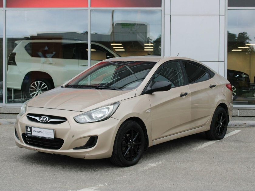 Hyundai Solaris бежевый 2011