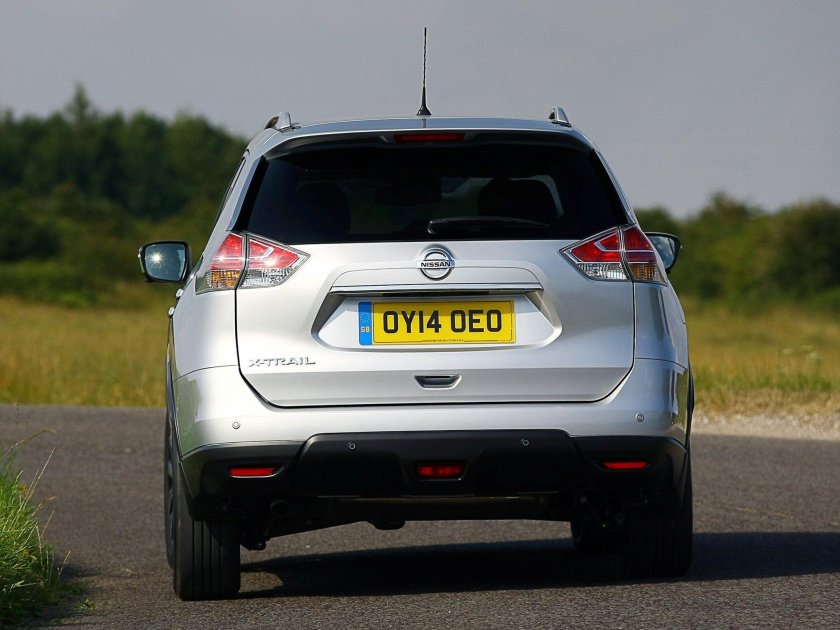 Nissan x Trail сзади