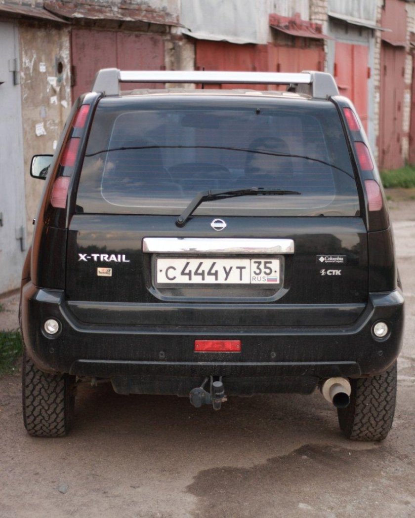Ниссан х-Трейл т30 вид сзади