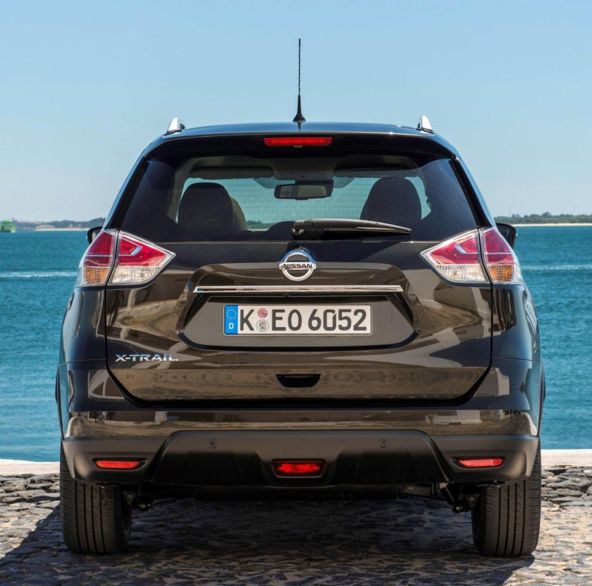 Ниссан икстрейл 2015 сзади