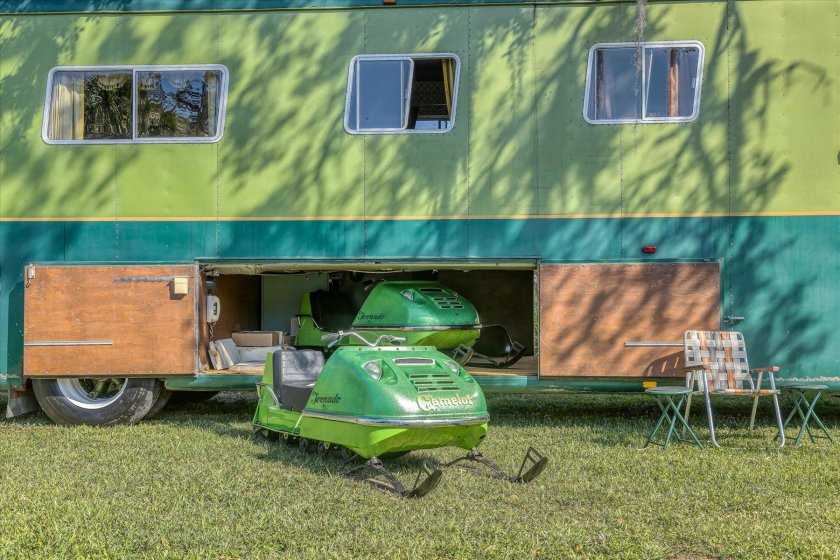 Дом на колесах с гаражом