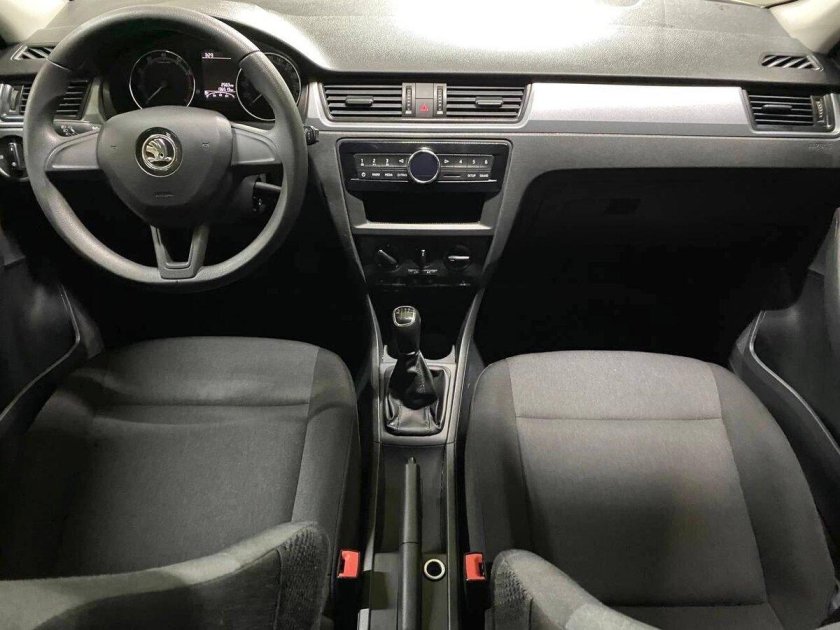 Skoda rapid 2015 салон