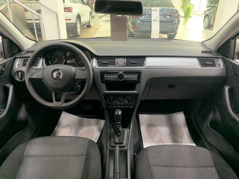 Шкода Рапид 2022 салон