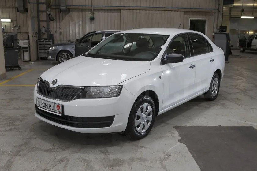 Шкода Рапид 2016 белая