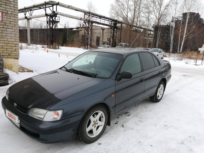 Toyota Carina e 1995 седан