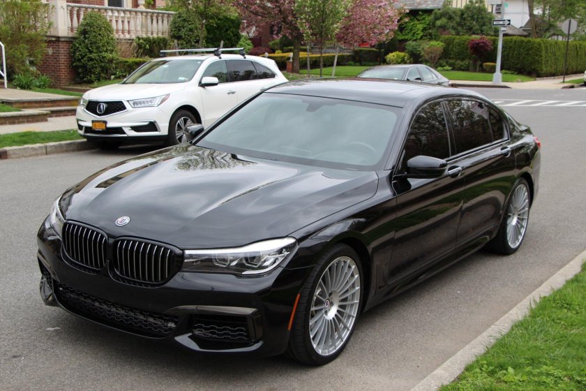 BMW 740i