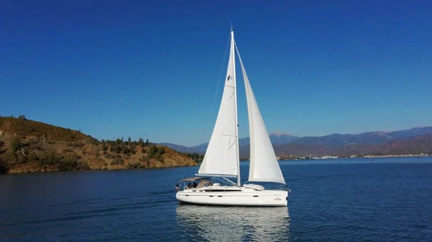 Парусная яхта