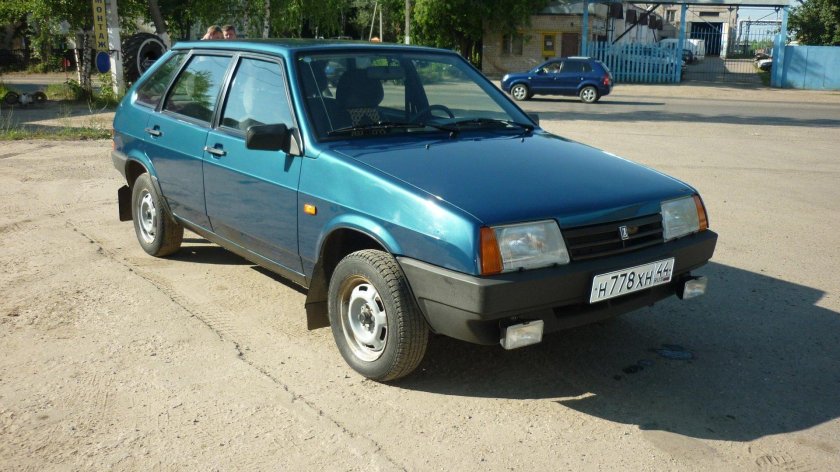 ВАЗ 2109 сине зеленый