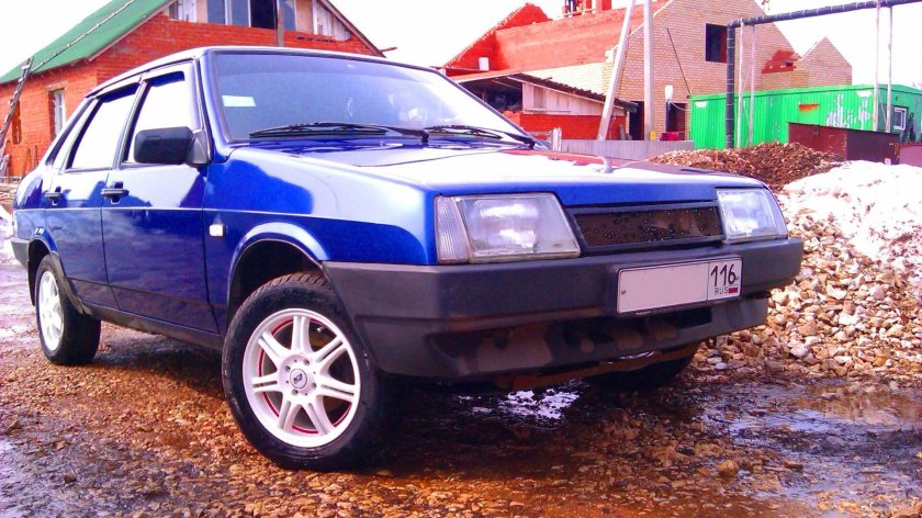 ВАЗ 21099 серебристо ярко синий