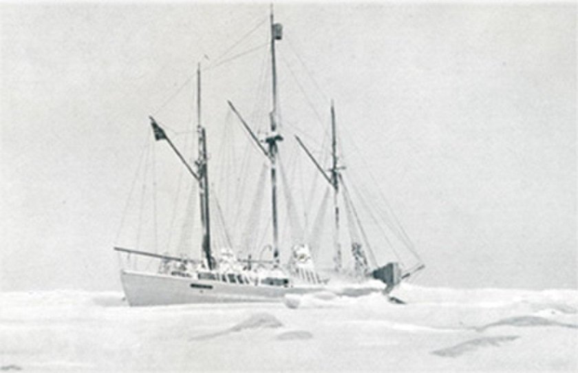 Руаль Амундсен корабль