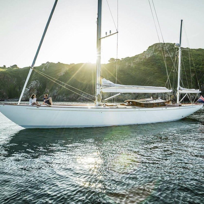 Парусная яхта Spirit 54