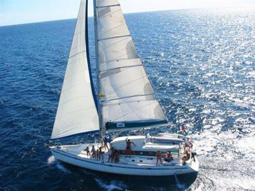 Яхта Dufour Atoll 43