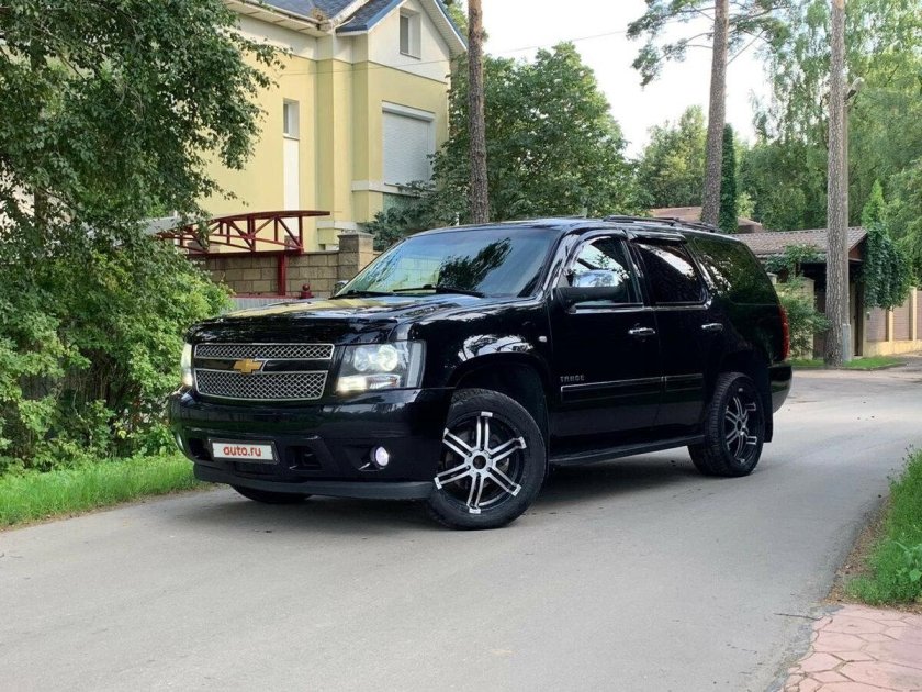 Chevrolet Tahoe Black 2011