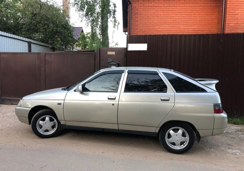 ВАЗ 2112 бежевая