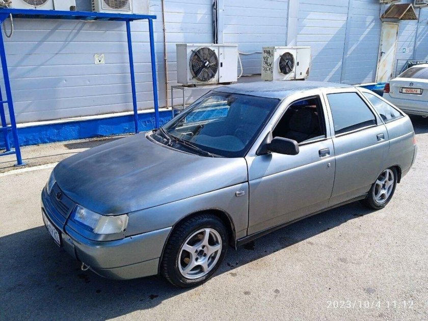 ВАЗ 2112 серебристая тонированная