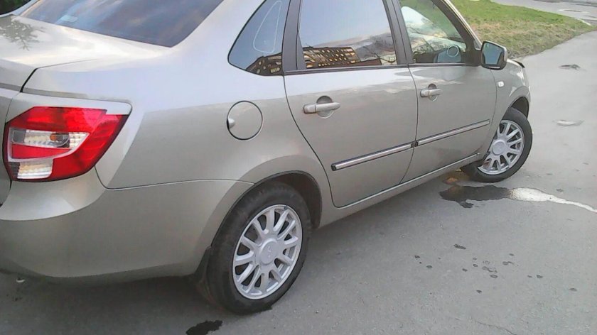 Лада Гранта серая