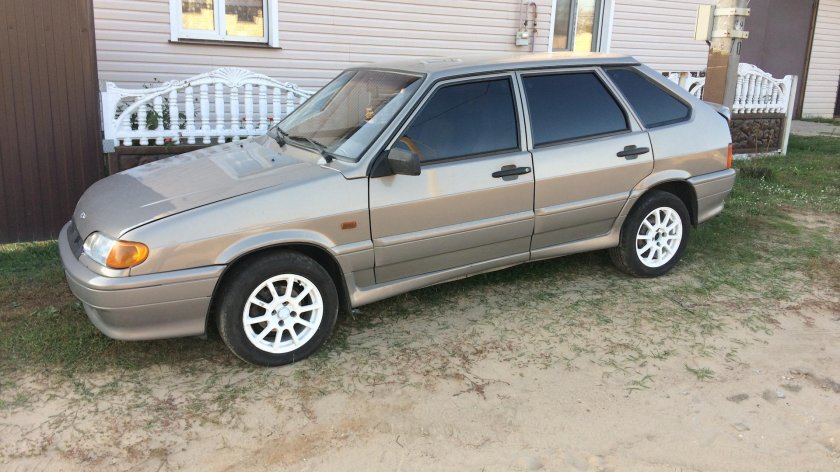 ВАЗ 2114 серо бежевый