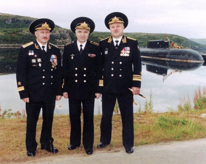 Вице Адмирал Северного флота подводники 2000 г