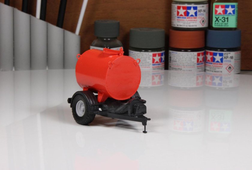 Бочка полуприцеп 1:43