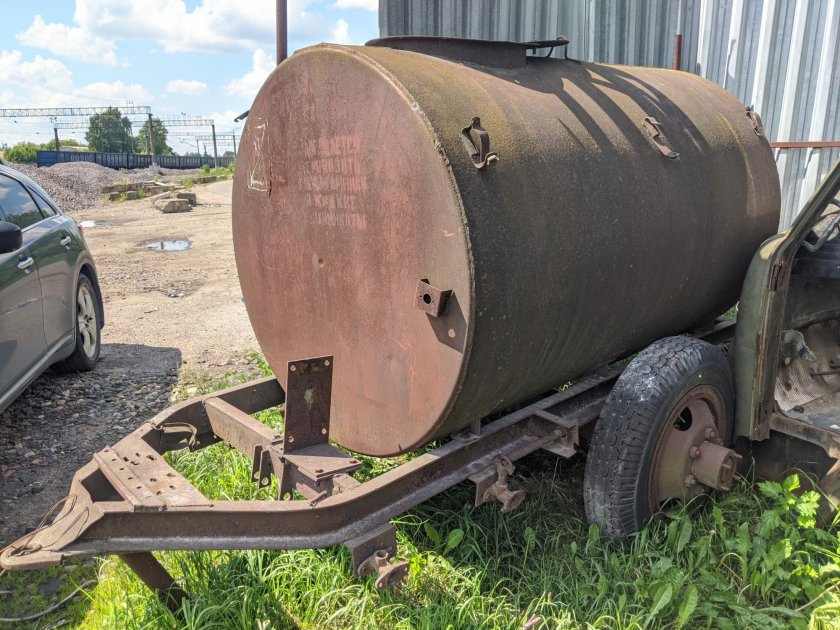 Трактор с бочкой