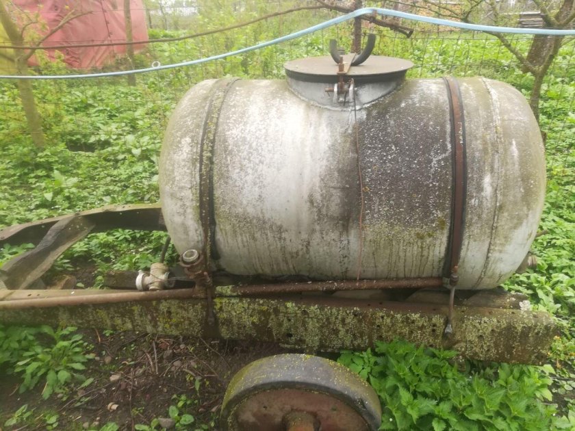 Прицеп-бочка АЦПТ-0,9