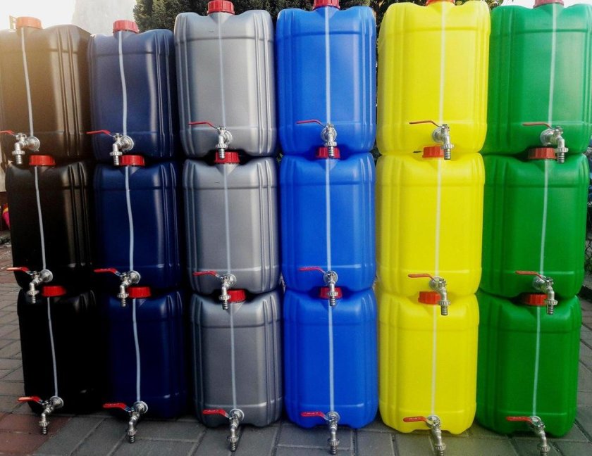 Бак для воды пластиковый 200л с краном