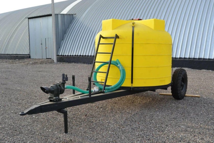 Прицепная бочка одноосная под ЖКУ.2м3