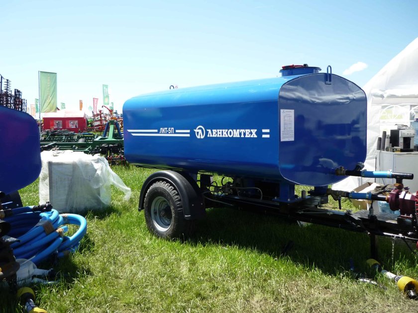 Полуприцеп поливомоечный ЛКТ-3,5п