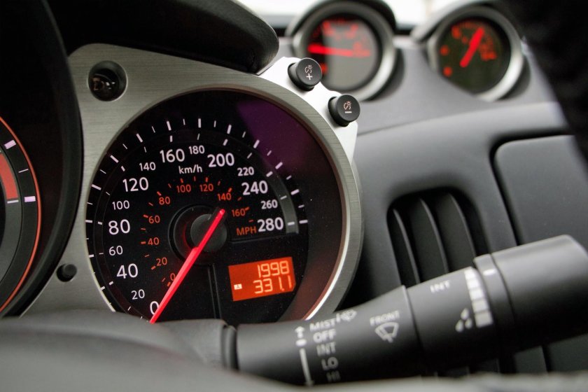 Nissan 370z спидометр