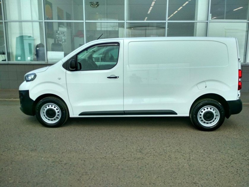 Опель Виваро 2022