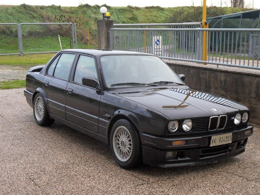 BMW e30 320is