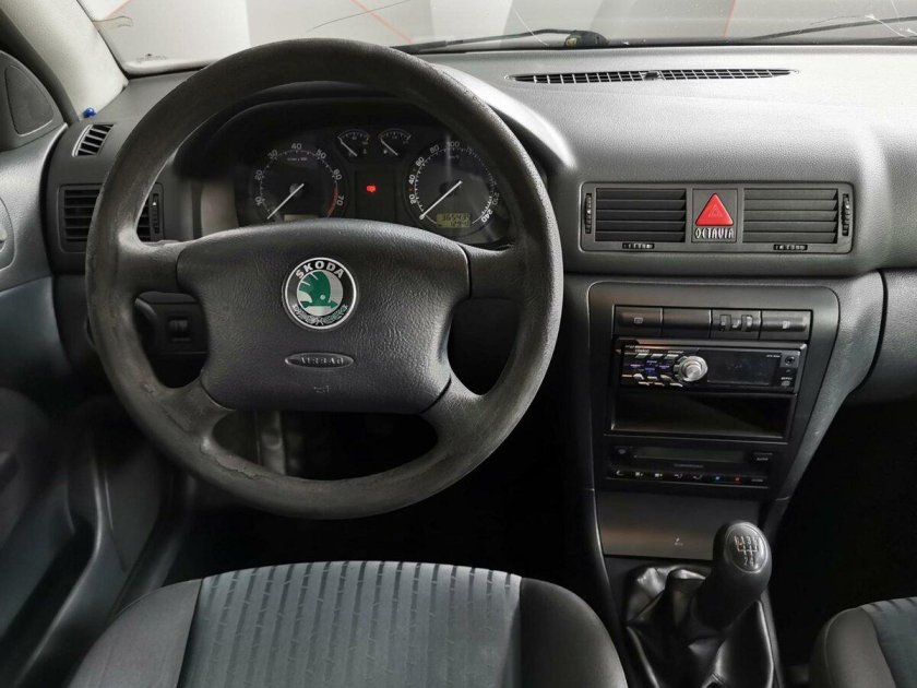 Шкода Октавия 1.8