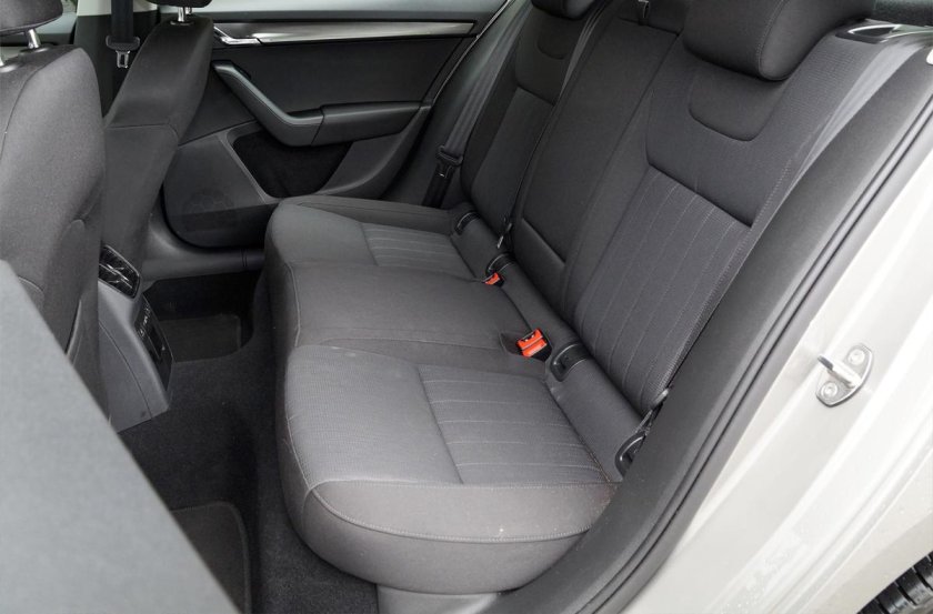 Шкода Октавия а5 салон задний ряд