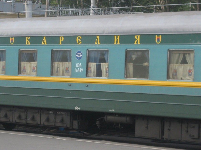 Фирменный поезд Карелия 018а