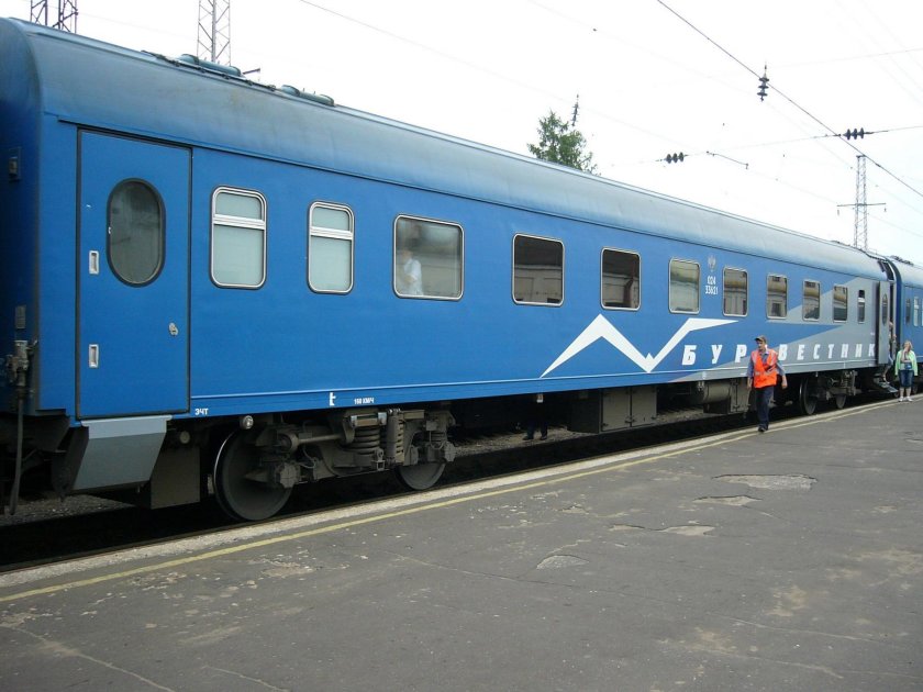 Фирменный поезд Буревестник