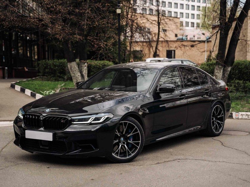 BMW m5 f90 Рестайлинг черная