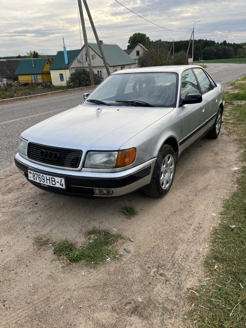 Ауди 100 серебристая