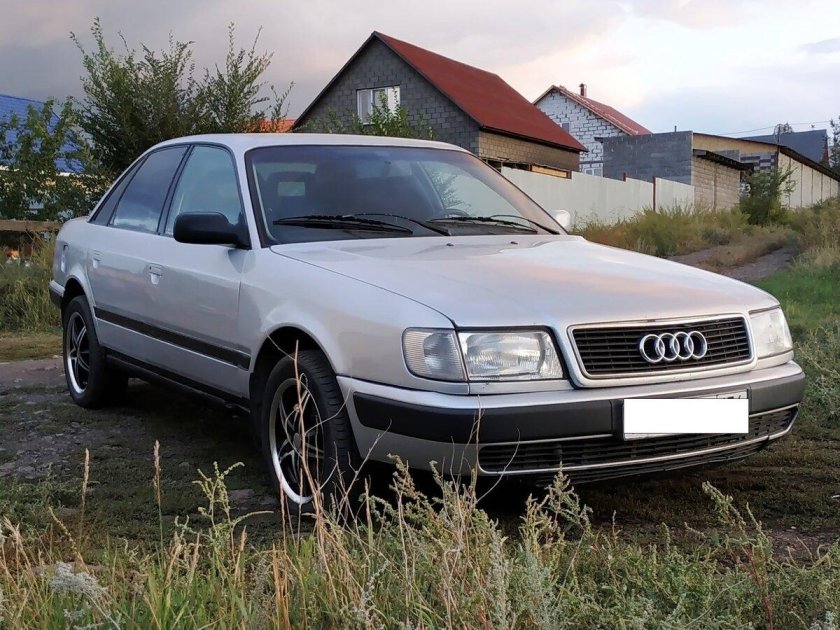 Ауди 100 с4 серебристая