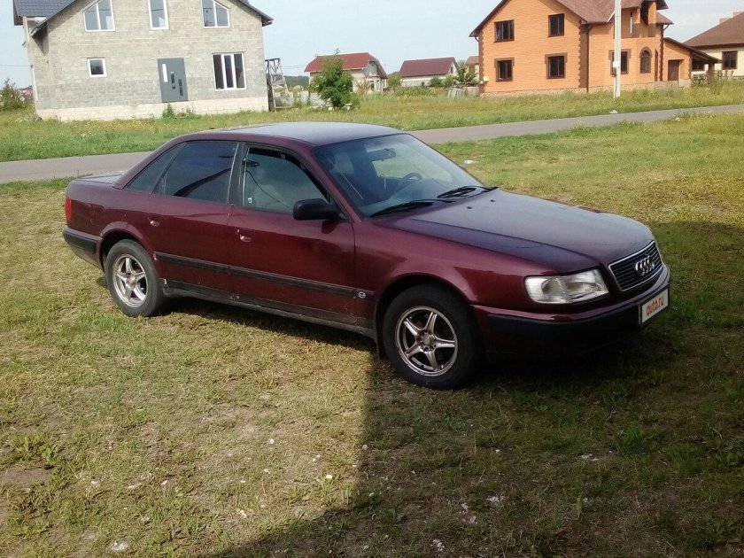 Ауди 100 с4 Вишневая