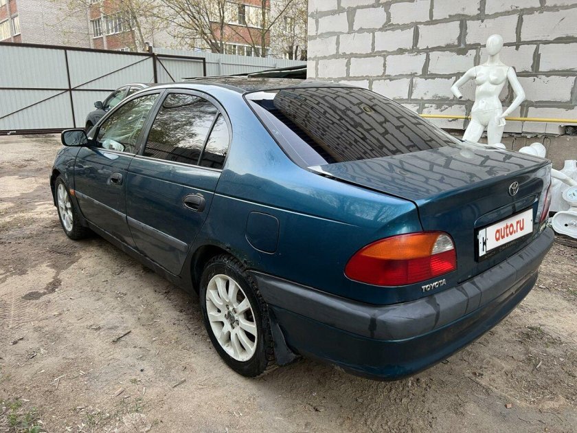 Toyota avensis i