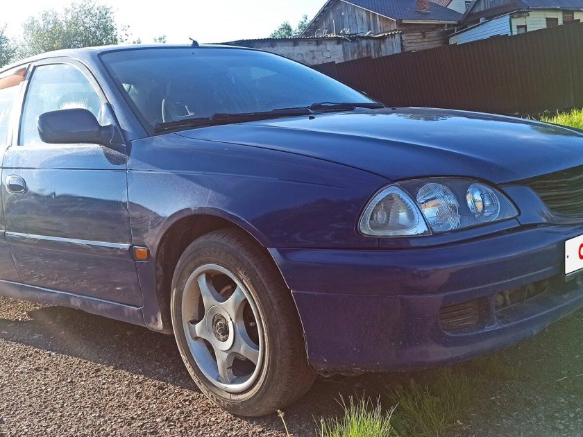 Тойота авенсис 1998 синяя