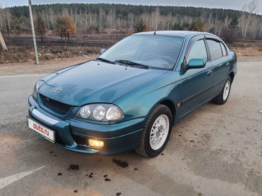 Тойота Авенсис 1998 года