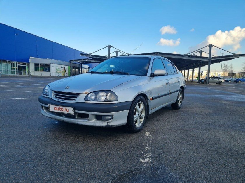 Toyota avensis 1998