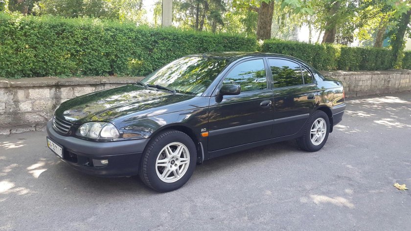 Тойота Avensis 1998