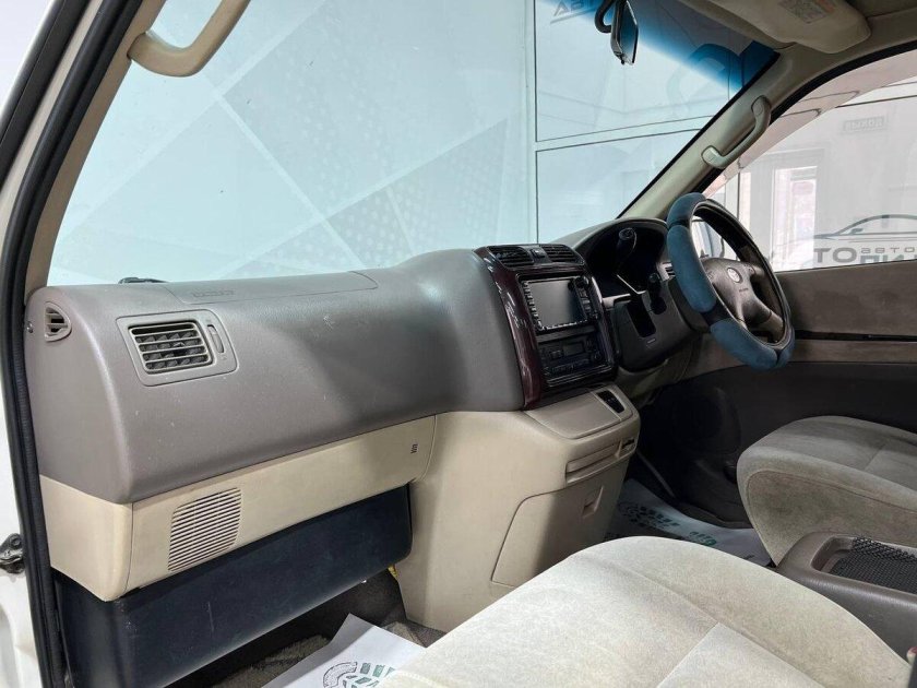 Тойота гранд хайс 2001